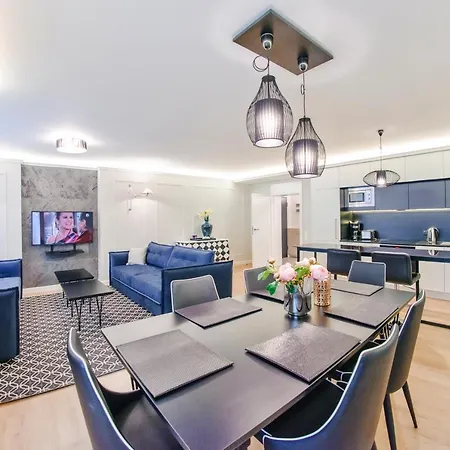 Centrum - Plaza, Sun & Snow Апартаменты *